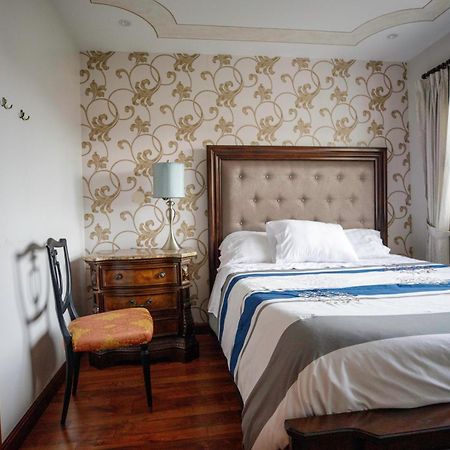 Hotel Azul De La Plaza By Chat Noir Куэнка Экстерьер фото