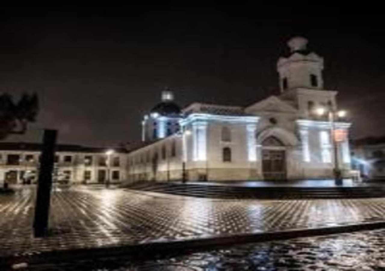 Hotel Azul De La Plaza By Chat Noir Куэнка Экстерьер фото