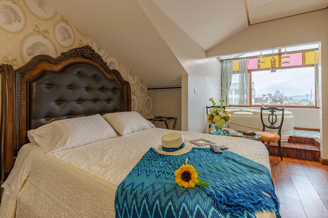 Hotel Azul De La Plaza By Chat Noir Куэнка Экстерьер фото